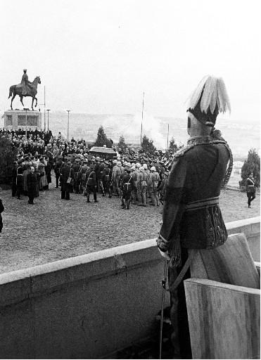 Atatürk son yolculuğuna böyle uğurlandı - Resim 127