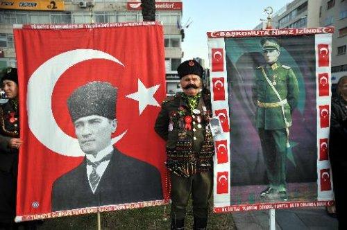 Türkiye Atatürk'ü andı