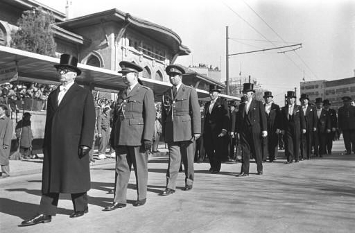 Atatürk son yolculuğuna böyle uğurlandı - Resim 77