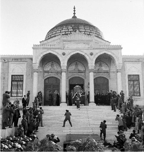 Atatürk son yolculuğuna böyle uğurlandı - Resim 131