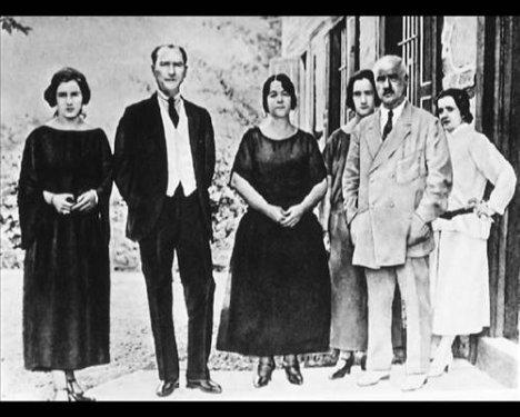 Atatürk'ün daha önce yayınlanmamış fotoğraflar