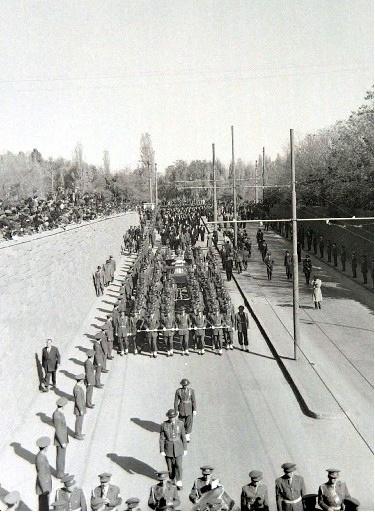 Atatürk son yolculuğuna böyle uğurlandı - Resim 74