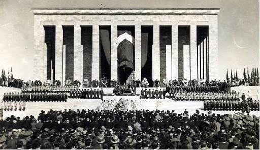 Atatürk son yolculuğuna böyle uğurlandı - Resim 68