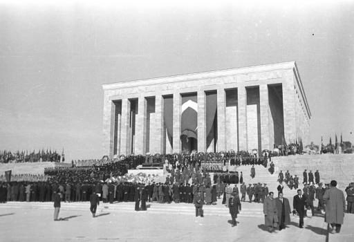 Atatürk son yolculuğuna böyle uğurlandı - Resim 51