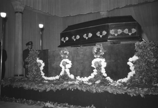 Atatürk son yolculuğuna böyle uğurlandı - Resim 104