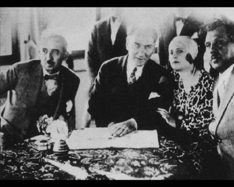 Atatürk'ün daha önce yayınlanmamış fotoğraflar