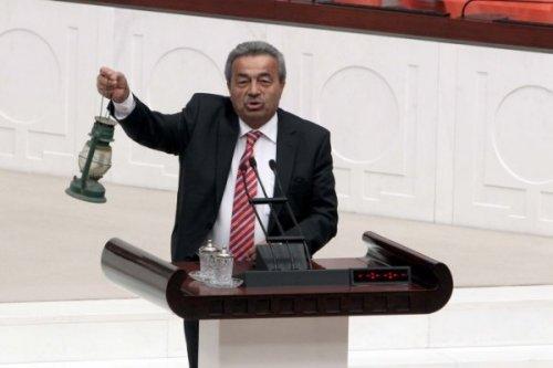 AK Parti'li Salim Uslu Kamer Genç'i Meclis kürsüsünden itti