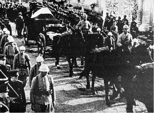 Atatürk son yolculuğuna böyle uğurlandı - Resim 126