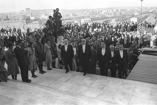 Atatürk son yolculuğuna böyle uğurlandı - Resim 120
