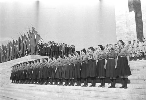 Atatürk son yolculuğuna böyle uğurlandı - Resim 128