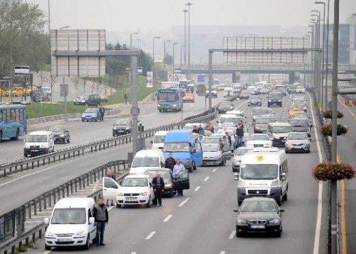 Türkiye Atatürk'ü andı