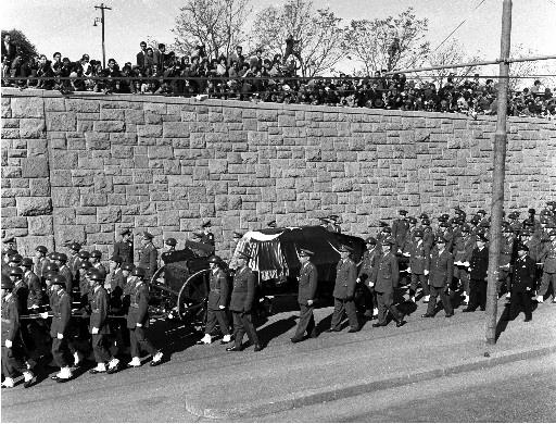 Atatürk son yolculuğuna böyle uğurlandı - Resim 75