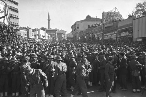 Atatürk son yolculuğuna böyle uğurlandı - Resim 55
