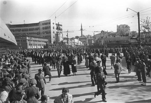 Atatürk son yolculuğuna böyle uğurlandı - Resim 72