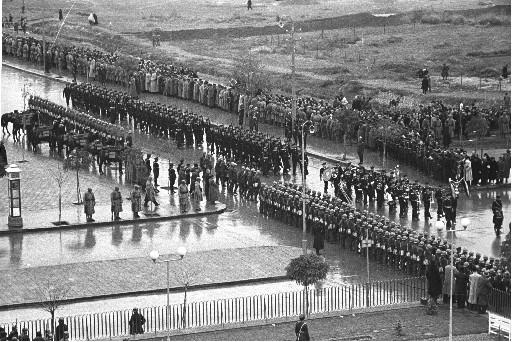 Atatürk son yolculuğuna böyle uğurlandı - Resim 48