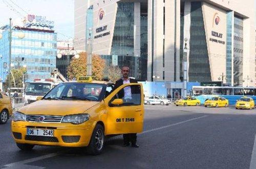 Türkiye Atatürk'ü andı