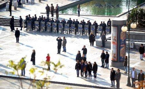 Türkiye Atatürk'ü andı