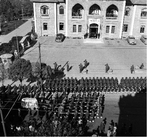 Atatürk son yolculuğuna böyle uğurlandı - Resim 142