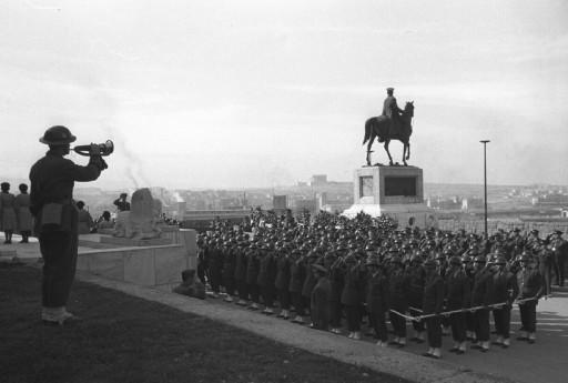 Atatürk son yolculuğuna böyle uğurlandı - Resim 73