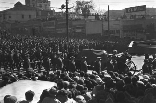 Atatürk son yolculuğuna böyle uğurlandı - Resim 80