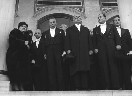Atatürk son yolculuğuna böyle uğurlandı - Resim 28