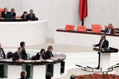 AK Parti'li Salim Uslu Kamer Genç'i Meclis kürsüsünden itti