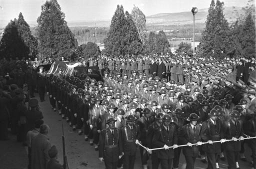 Atatürk son yolculuğuna böyle uğurlandı - Resim 7