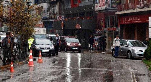 Türkiye Atatürk'ü andı