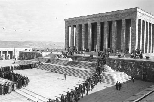 Atatürk son yolculuğuna böyle uğurlandı - Resim 113