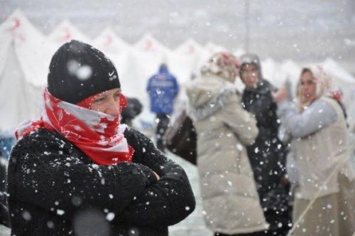 Deprem sonrası Vanlılar'ın kar çilesi - Resim 8