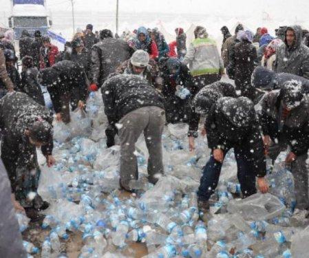 Deprem sonrası Vanlılar'ın kar çilesi - Resim 3