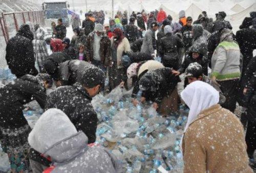Deprem sonrası Vanlılar'ın kar çilesi - Resim 10