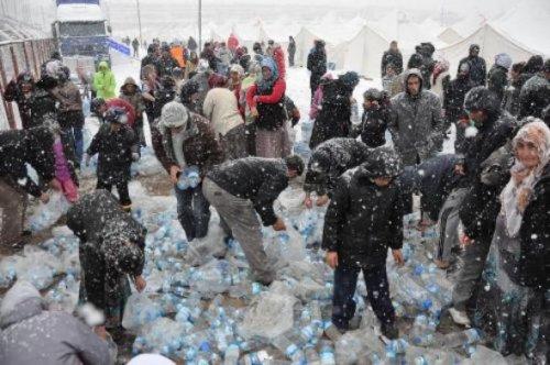 Deprem sonrası Vanlılar'ın kar çilesi - Resim 9