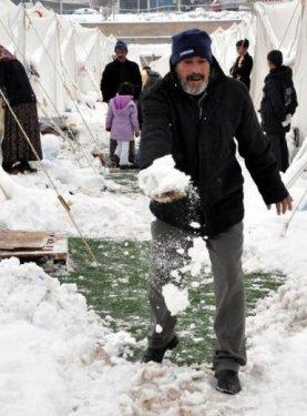 Van beyaza büründü