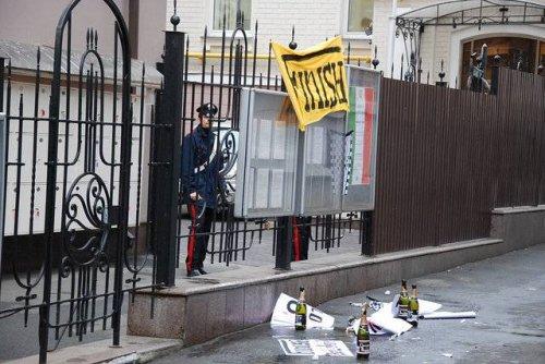 Femen'den Berlusconi’nin gidişine üstsüz kutlama - Resim 1