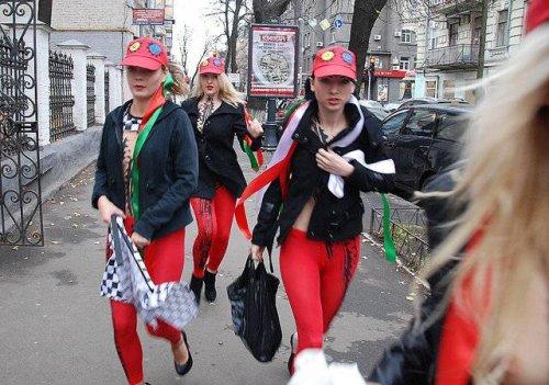 Femen'den Berlusconi’nin gidişine üstsüz kutlama - Resim 10