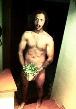 Doğuş'un çıplak fotoğrafı olay oldu