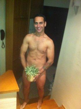 Doğuş'un çıplak fotoğrafı olay oldu