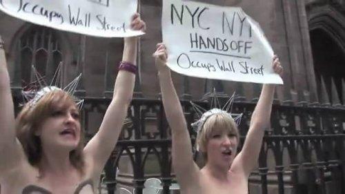FEMEN grubu kapitalizm için soyundu 