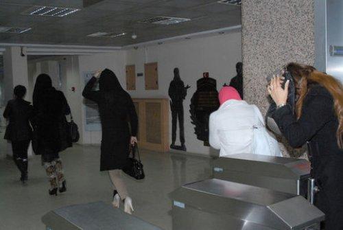 Fuhuş baskınında ilginç anlar - Resim 10