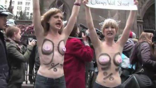 FEMEN grubu kapitalizm için soyundu 