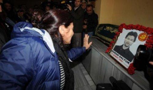 Rahmi Saltuk'un oğlu son yolculuğuna uğurlandı - Resim 6