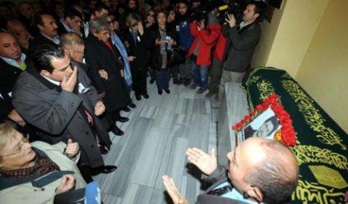 Rahmi Saltuk'un oğlu son yolculuğuna uğurlandı - Resim 9