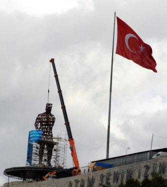 Türkiye'nin en büyük Atatürk heykeli Artvin'de