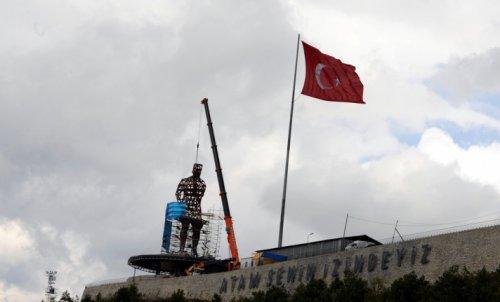 Türkiye'nin en büyük Atatürk heykeli Artvin'de