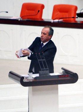 CHP'li vekiller Meclis kürsüsünü işgal etti