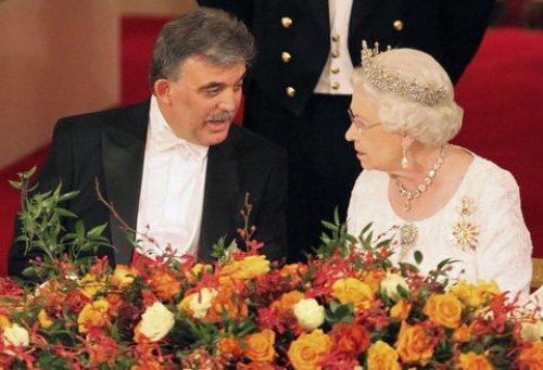 Cumhurbaşkanı Gül ilk kez frak giydi