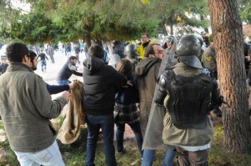 KTÜ'de öğretmen adayları birbirine girdi - Resim 6