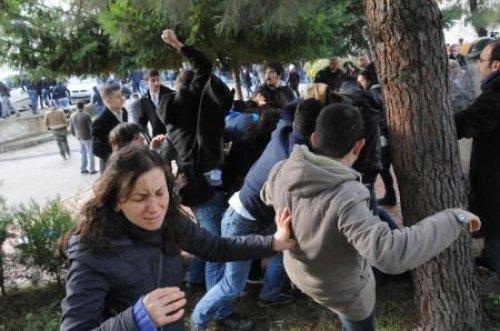 KTÜ'de öğretmen adayları birbirine girdi - Resim 5