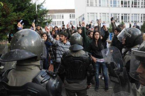 KTÜ'de öğretmen adayları birbirine girdi - Resim 4